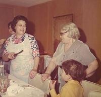 Pesach Seder 1973, Beth Stolov Bayzman (background), Fannie Baellow Stolov, Chike Cohn Baellow, Danny Loving