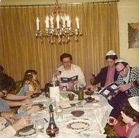 Pessach Passover Seder Thelma Clutz Magariel, Amy Cohn Jacobson, Les Cohn, Jack Cohn, Arnie Tropp, Greg Clootz