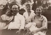 Minette, Arthur, Joey, Leona holding Ruthie Raskin, September 1930 - front