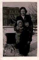 Esther Hinda Yellen Steinlauf with Joyce Steinlauf Corcia and Eddie Steinlauf in Douglas Park.