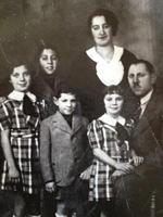 Anna & Simon Choikhit w kids (L to R) Renee, Jacques, Paul, and Suzanne, abt 1935