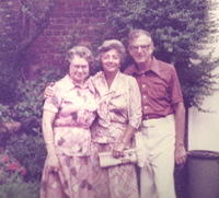 Eva Tulchinsky w Sylvia and Bill, Sept 1976 in NJ