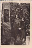 Majer and Sarah Zelberman Jakubowicz at the headstone grave of  Judith Idesa Herszkowicz Hershkowitz