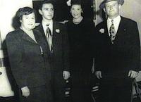 Sarah Steinlauf Schuman, Ellis, Frieda Schuman Dougoll, Lewis schuman.  Chicago, Oct 22, 1949