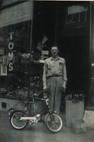 Maurice Steinlauf in front of bike store