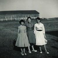 Rochelle Steinlauf Adler (middle) with friends